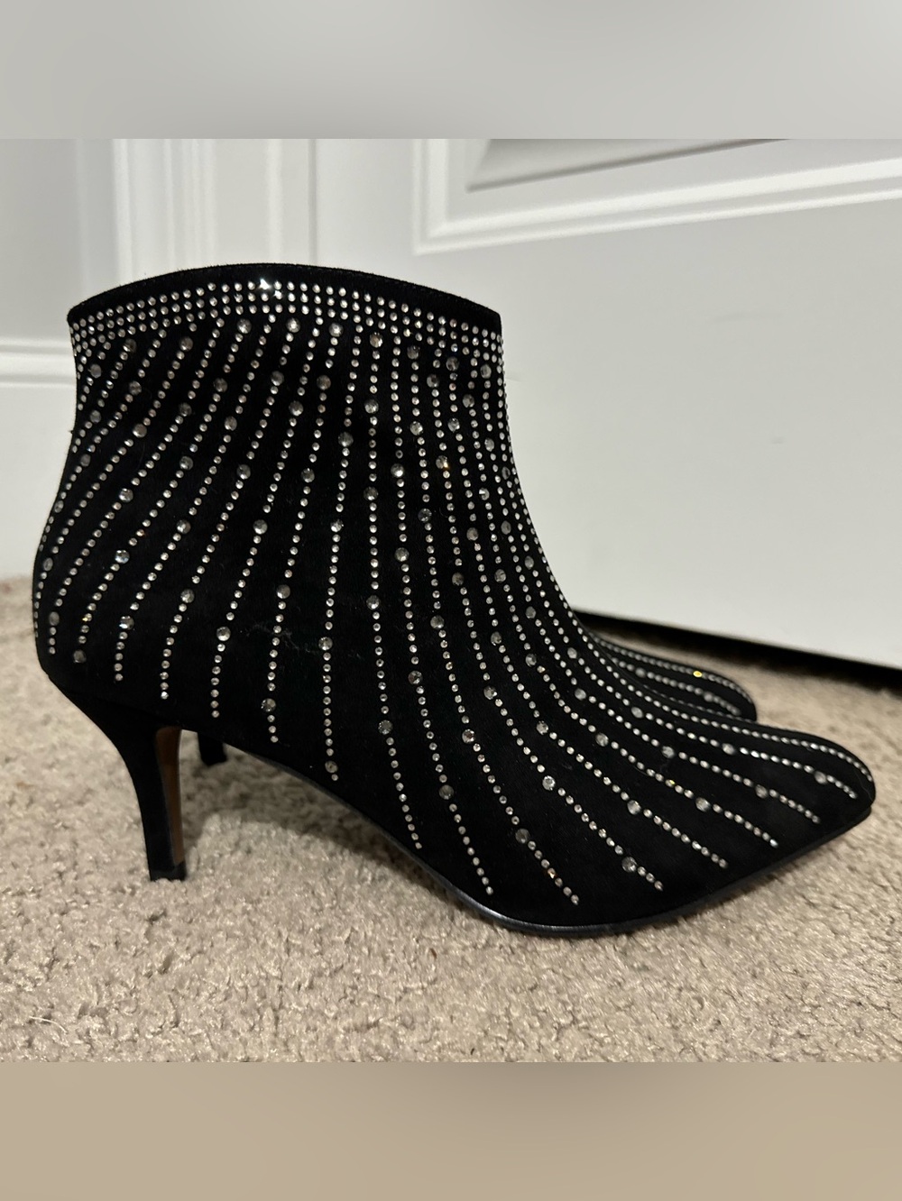 Beautiful J. Renee size 7 black suede rhinestone boots Alannis new